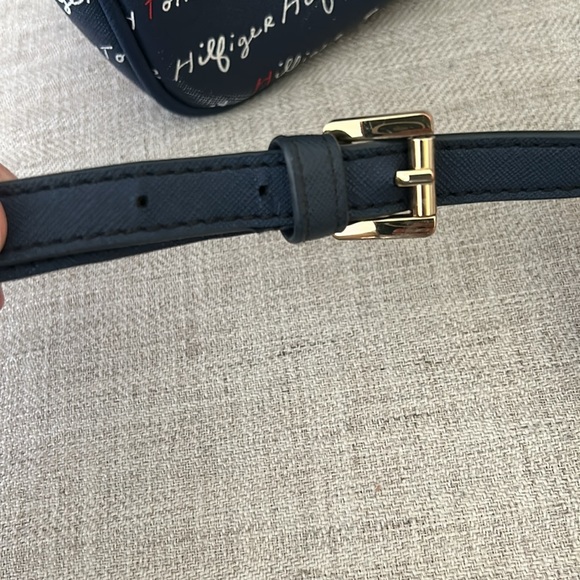 Tommy Hilfiger crossbody purse - Picture 3 of 12